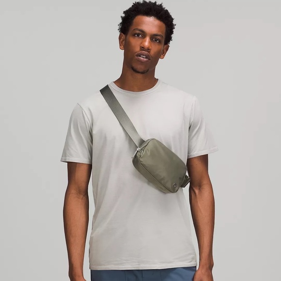 NWT Lululemon Everywhere Belt Bag 1L - Picture 5 of 8